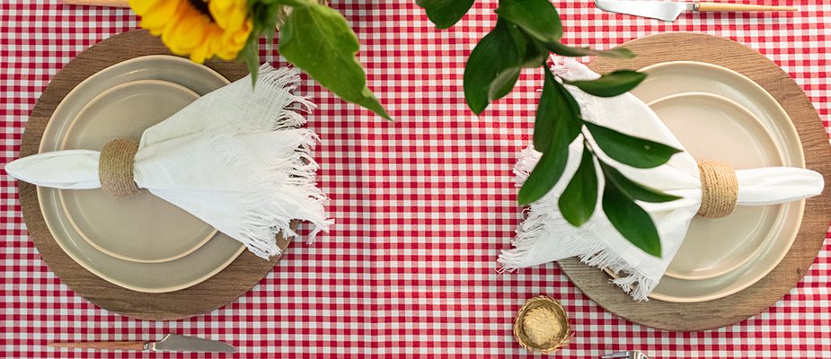 Vem conferir como montar uma mesa posta junina incrível e arrasar nas comemorações de São João! 👒🌽💚